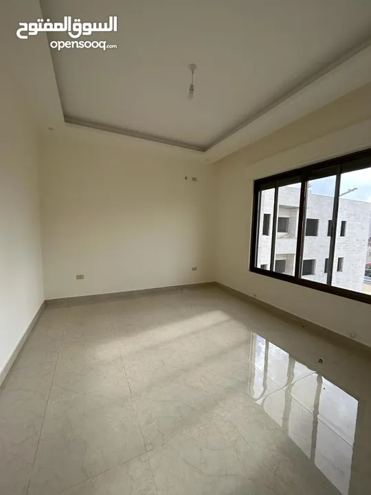 شقة سوبر ديلوكس طابق ثالث مع رووف بإطلالة دائمة باجمل مناطق ابو نصير
