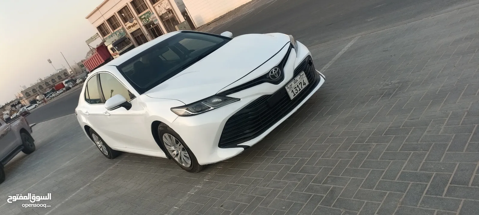Toyota Camry 2018 rear camera everything thing is perfect no issues for sale location Al Ain