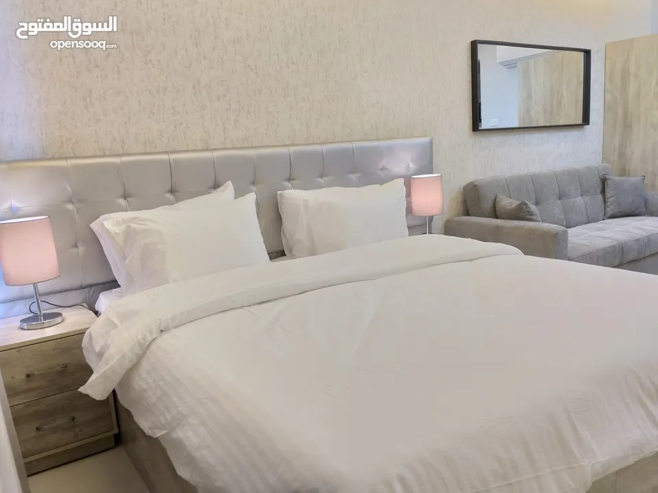 للإيجار الشهري ستوديو مفروش ومميز بنظافته وتجهيزه وموقعه بالصويفيه