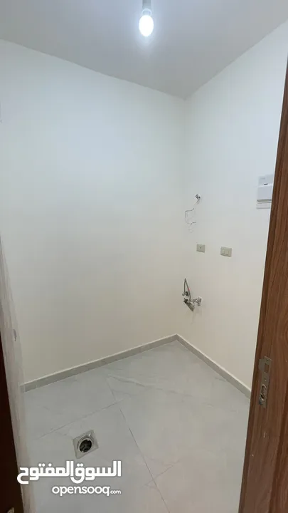 شقة طابق ثاني للبيع في شارع الجامعة الاردنية من المالك مباشرة