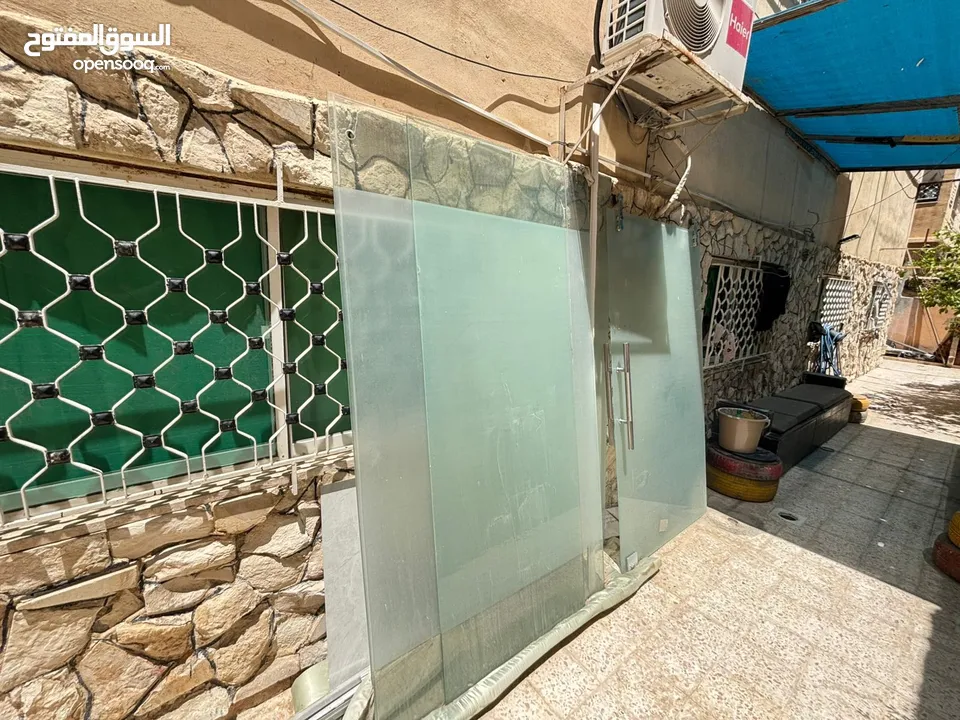 واجهة سيكوريت مع اكسسواراته سكة والايادي والزرافيل