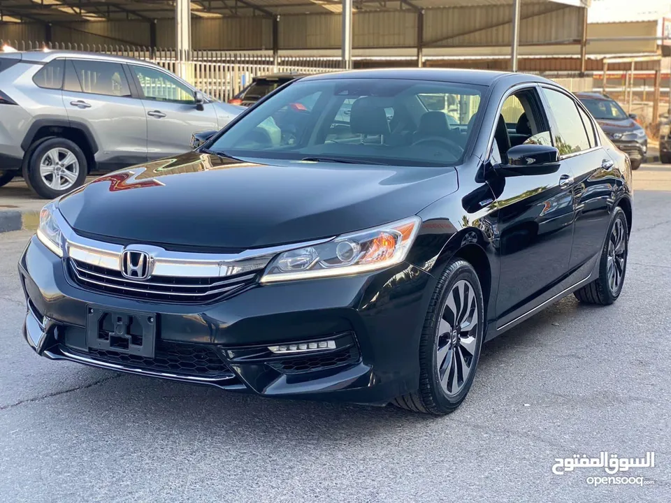 Honda Accord Hybrid clean title 2017 (حرة)