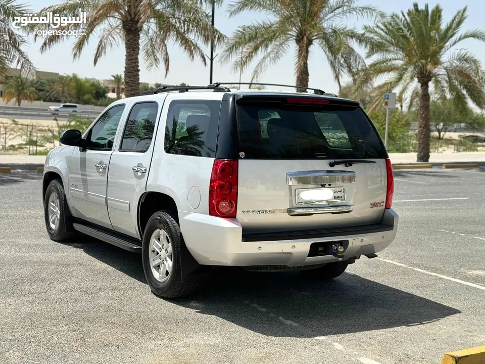 GMC Yukon 2014 (Silver)