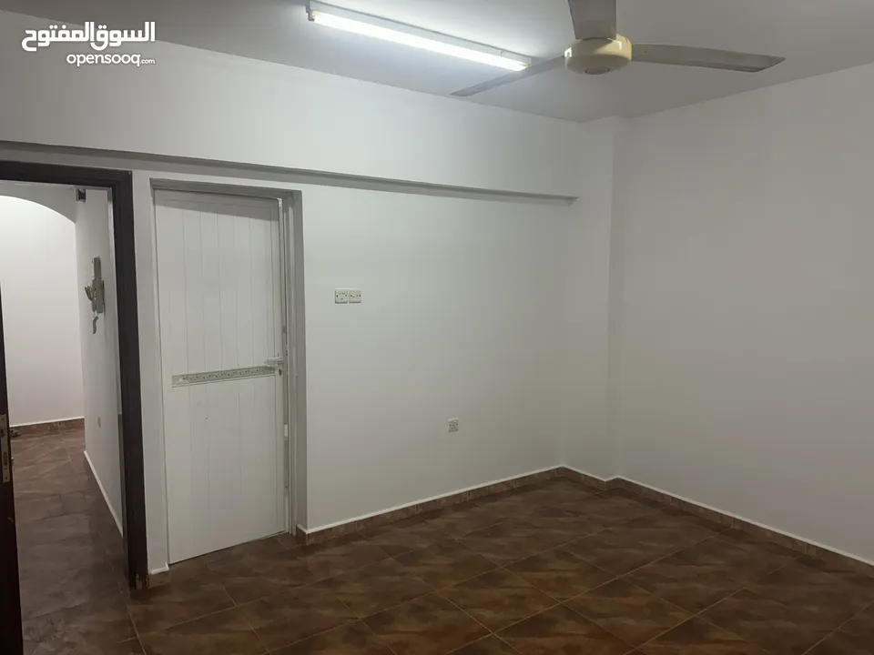 شقة للايجار في الخوض، مبنى بنك ابوظبي الاول(160ريال) للعوائل فقط, apartment for rent