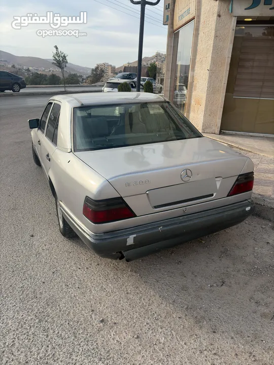 مرسيدس بطه E200 W124 موديل 1985 محوله 1995 للبيع