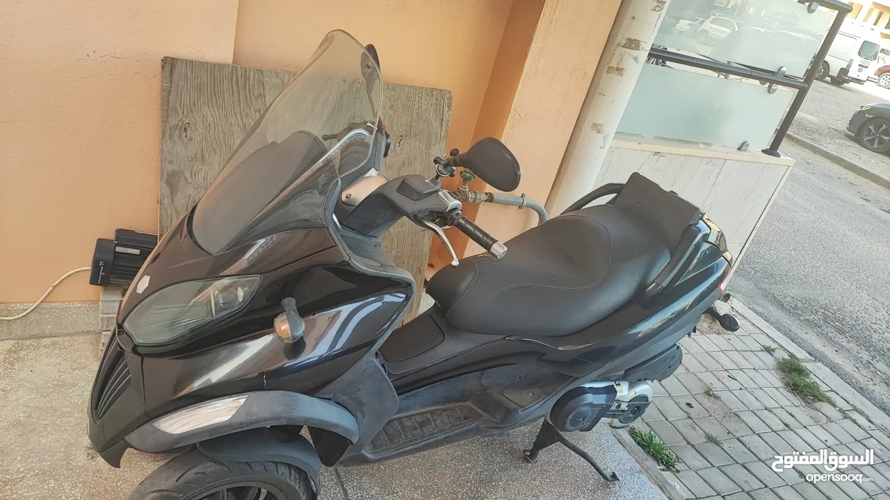 Piaggio mp3 400cc maxi scooter 3 wheels