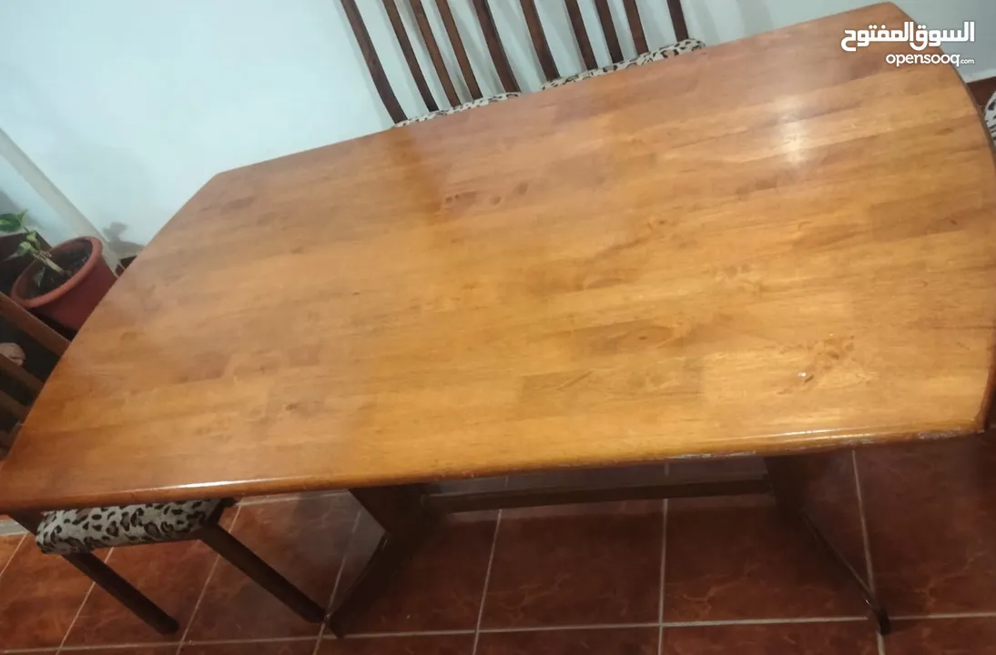 طاولة سفر بحالة وكاله مع 6 كراسي طول الطاوله 180 العرض 43 المهتم يتواصل ع للرقم