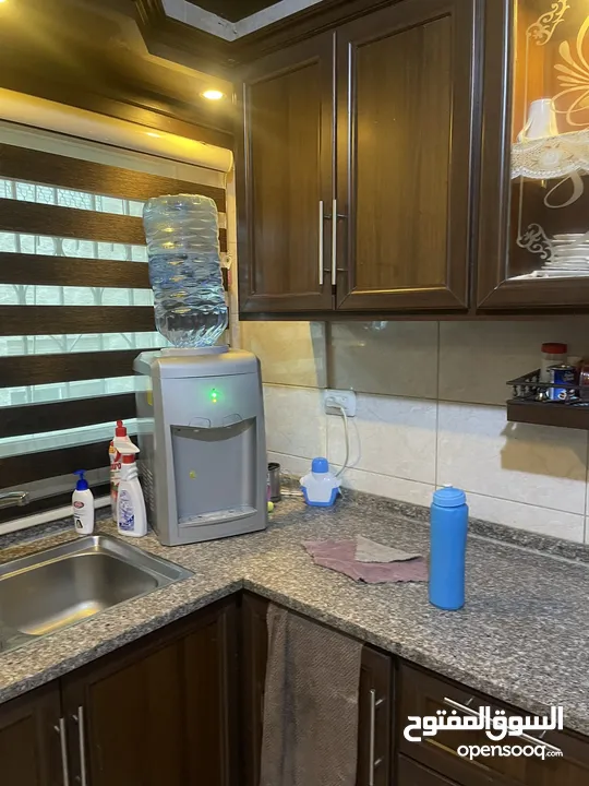 مطبخ ألمنيوم خشابي مع شفاط ورخام للبيع