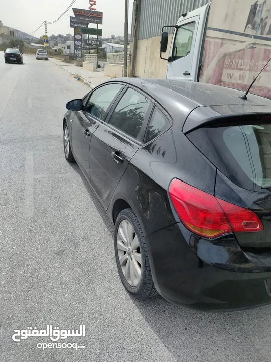 اوبل استرا 2011