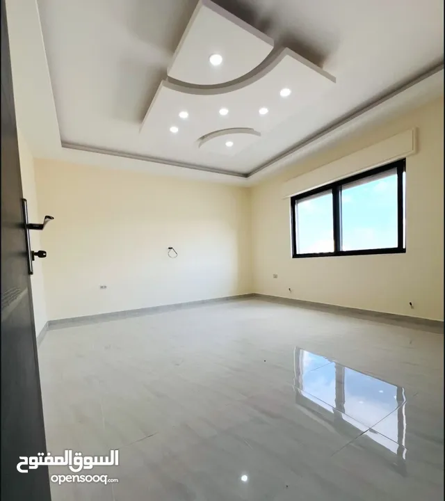 شقة جديدة للبيع ب حي المنصور طابق ثاني 170 متر مطله على شارع ياجوز وشارع الأردن راكب مطبخ ومكيفات