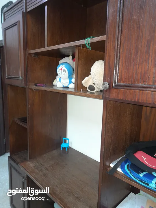 مكتبة  بحالة جيدة جدا للبيع