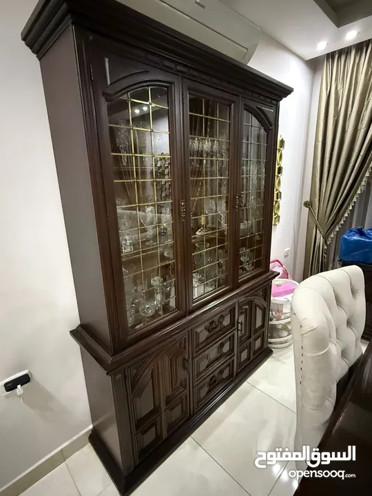 طاولة سفرة أمريكي مع 8 كراسي و بوفيه و كونسول - السعر نهائي