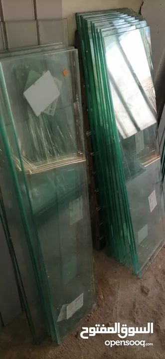ديكور محل من رفوف سكريت وزوايا وستاندات