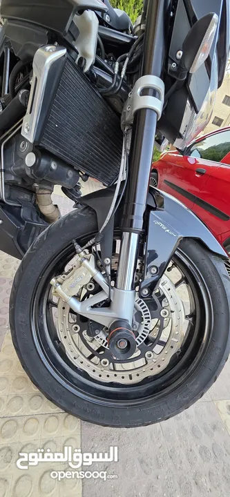 دراجة ابريليا 750 cc بحالة ممتازة 2016 ماشية 24000 فقط مالك ثاني صيانة دورية في الشركة 3200 دينار