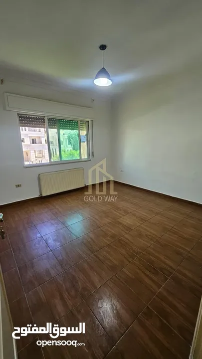 في أجمل مناطق خلدا(بالقرب من روان كيك) عمارة عائلية تملك شقة طابق أول 140م بسعر مميز/ ref 9507