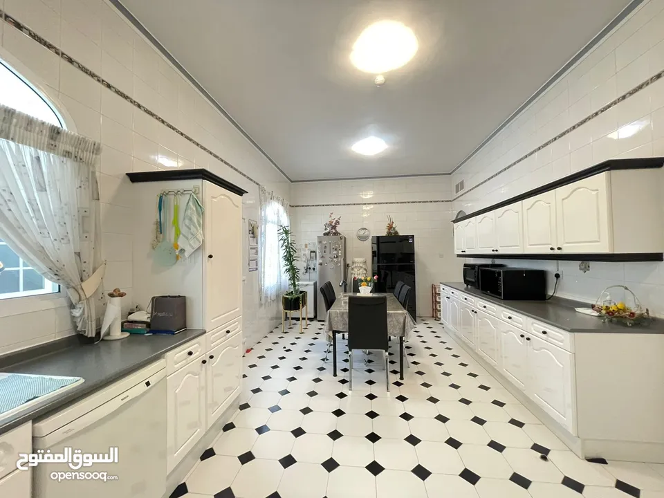 5 + 1 BR Spacious Villa For Sale in Al Khuwair