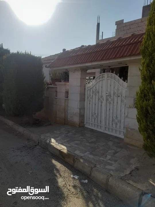 منزل (شبه فيلا) للبيع اربد (حوارة)