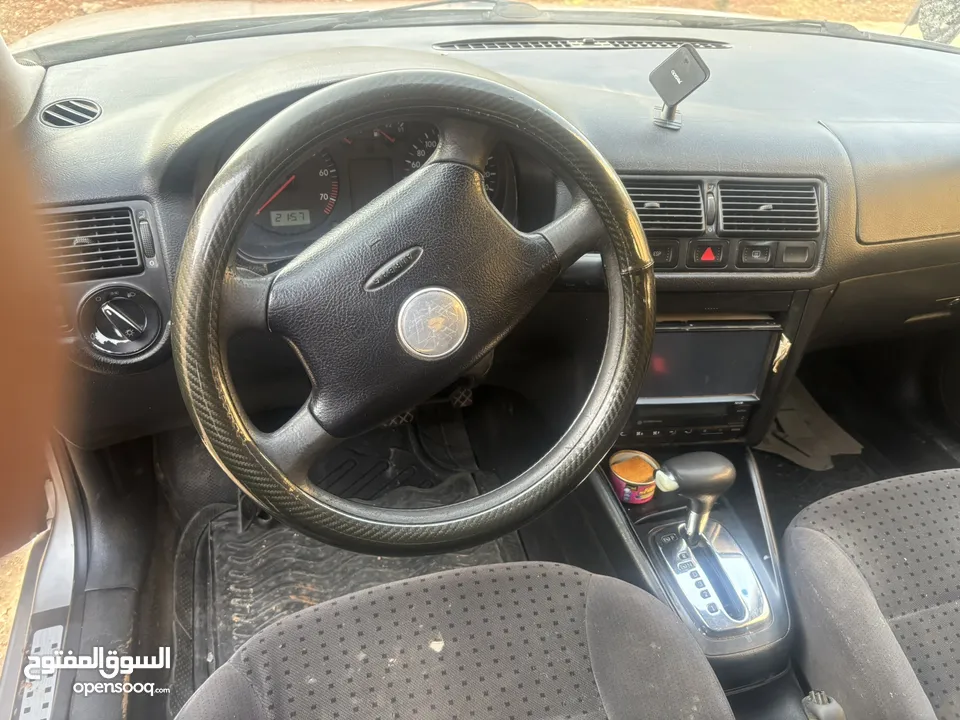 جولف موديل 2002 للبيع السيارة الف موجودة في قبلان  ا