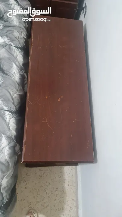 غرفة نوم شبابة بحالة جيدة