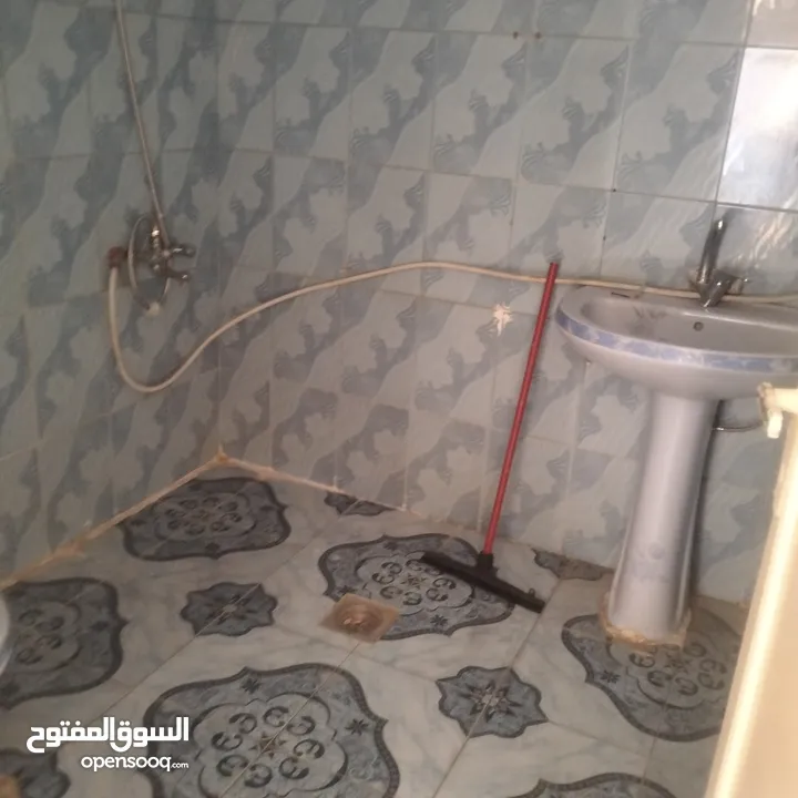 منزل للبيع طابق ثاني على شارع رئيسي في ايدون على إشارة ايدون