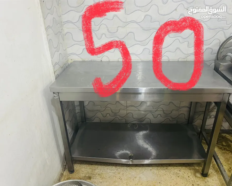 عدة مطعم بحالة جيدة جداً للبيع