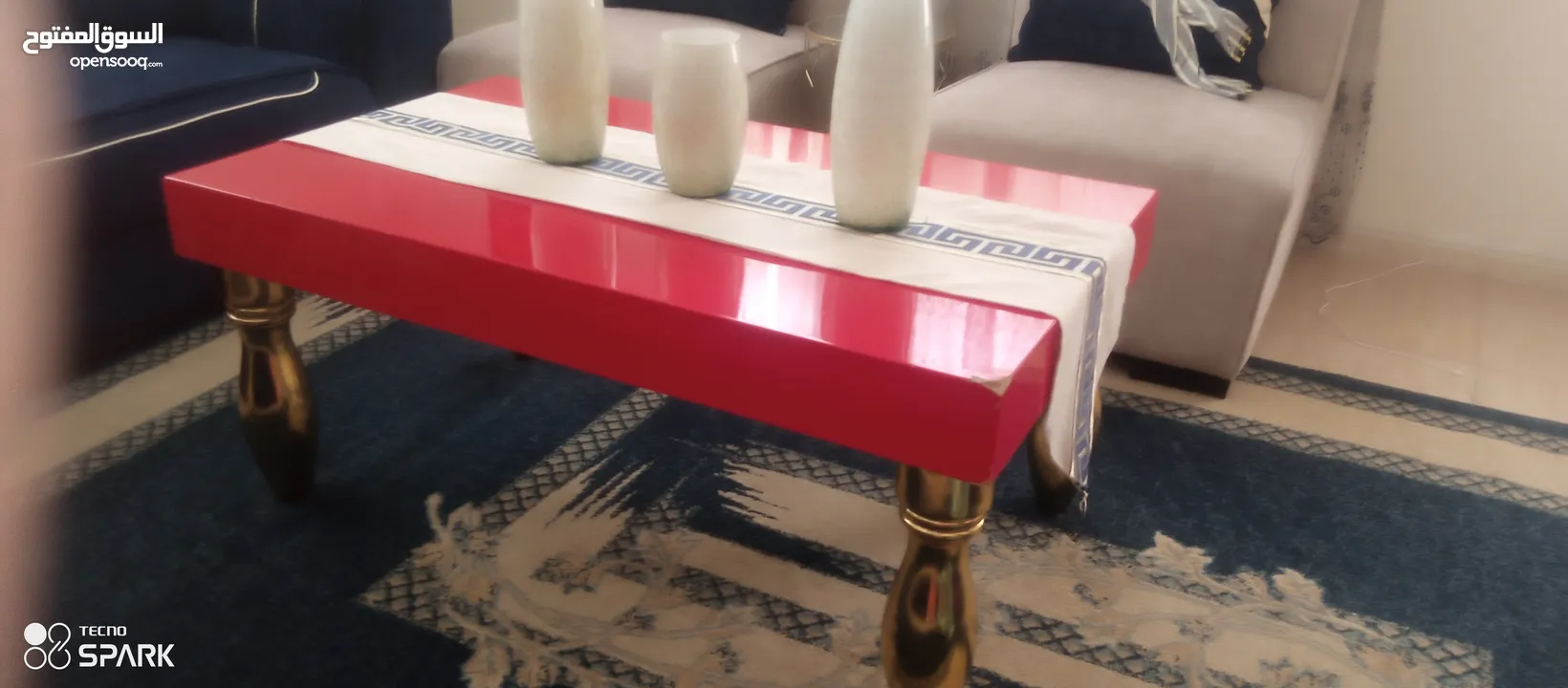 طاوله للبيع وسط