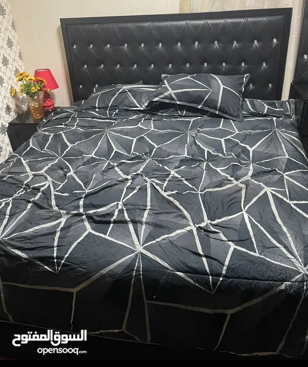 غرفتين نوم بحاله نظيفة خشب بحريني