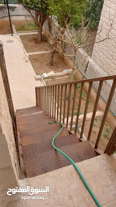 فيلا مميزة مع رووف   للاستثمار والايجار قريبة من شارع المطاعم وبالقرب من مدينة الجبيهة الترويحية