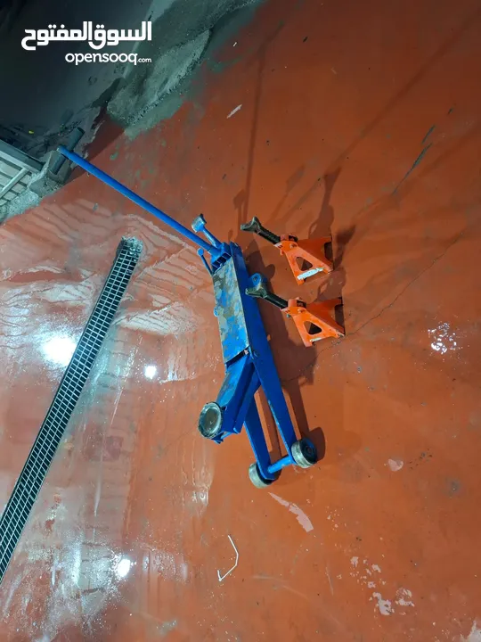 جك لرفع السيارات