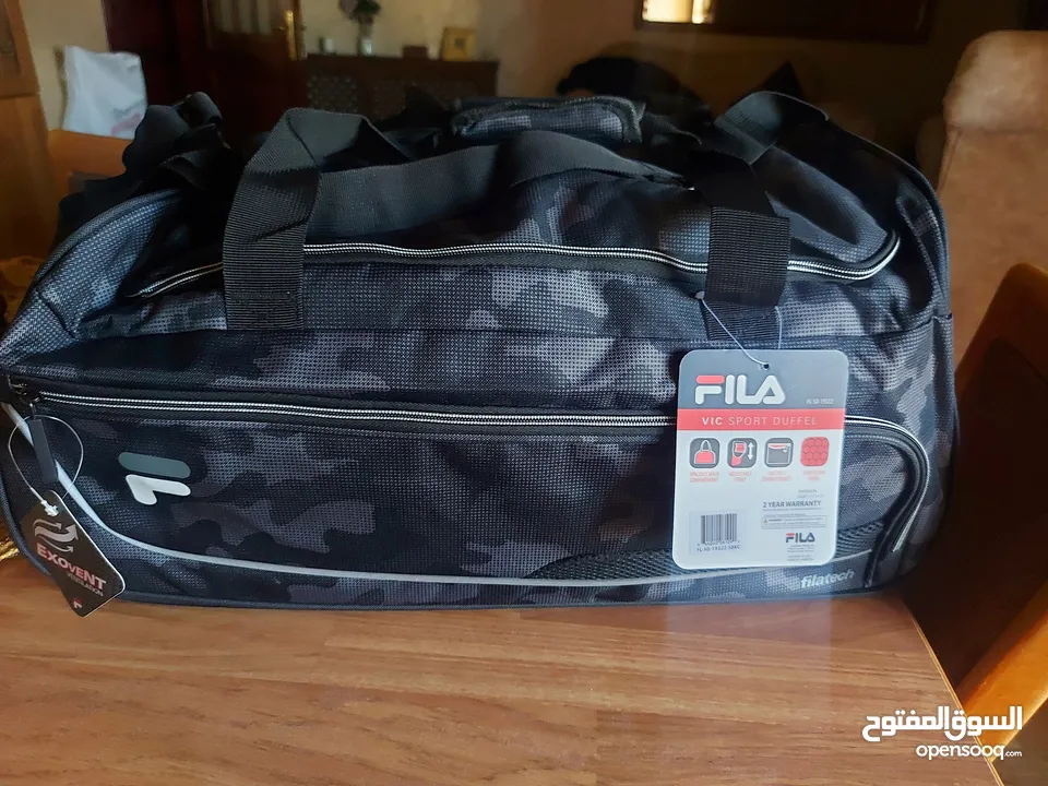 شنتة ماركة FILA اصلية HAND BAG حجم وسط وارد اميركا لون جيشي