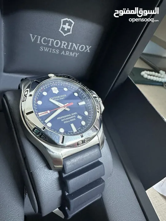 ساعة  للبيع Victorinox