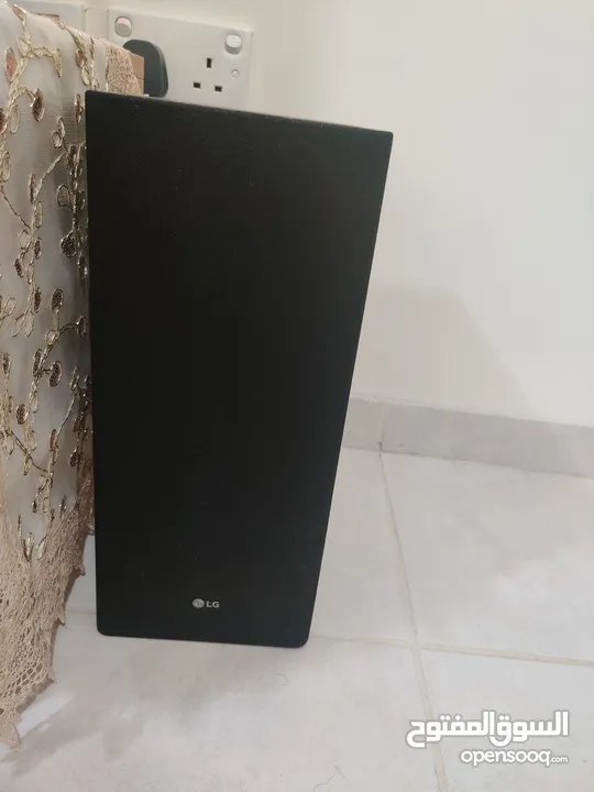 LG SL5Y soundbar with subwoofer