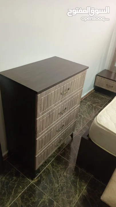 اثاث للبيع بداعي السفر غرفة نوم وغرفة ضيوف بحالة اىجديد