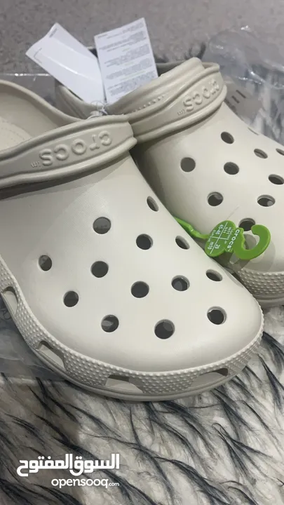 كروكس بكل الألوان و كل المقاسات crocs all sizes and colors