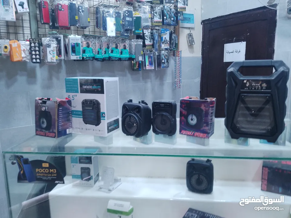 بضاعة محل إتصالات