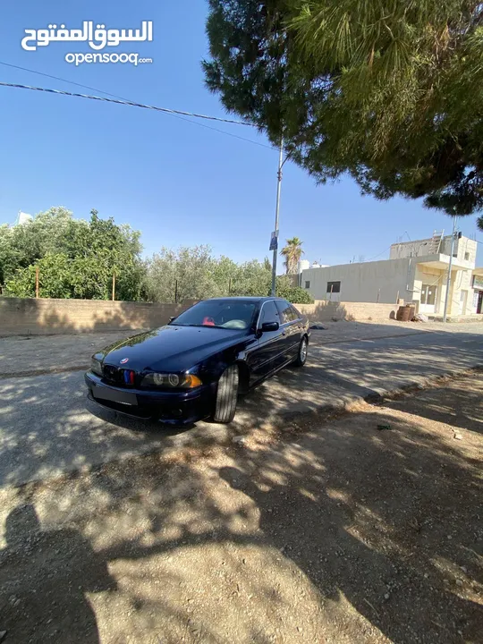 Bmw e39 520 2000 الدب للبيع