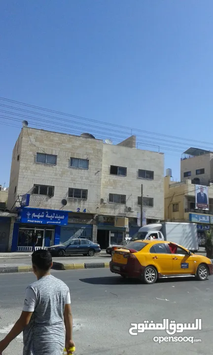 مجمع تجاري للإيجار بدون خلو في موقع مميز في الزرقاء حي معصوم الشارع الرئيسي جوار دوار معصوم