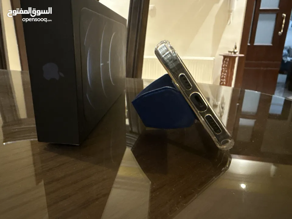 ايفون 12 برو ماكس بحالة ممتازة بدون اي خدوش او كسور , بطارية اصلية , بكارتونته اصلي ذاكرة 512