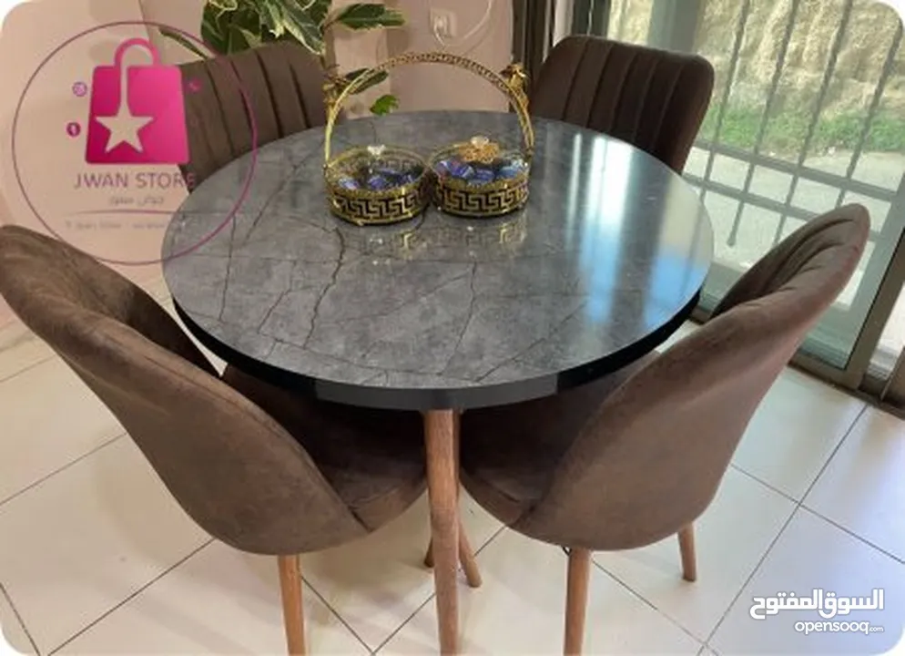 دللي منزلك بطاولة سفرة دائرية أنيقة   مثالية للمساحات مع 4 كراسي  بتصميمها التركي الأصيل