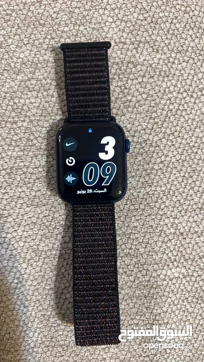 للبيع أو للتبديل Apple Watch Series 6 44mm لون كحلي غامق بحالة ممتازة بتشمل كل الميزت