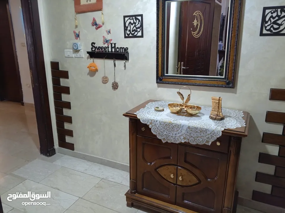 230 Meter Apartmant in Thuhair - شقة 230 متر منطقة هادئة في الظهير