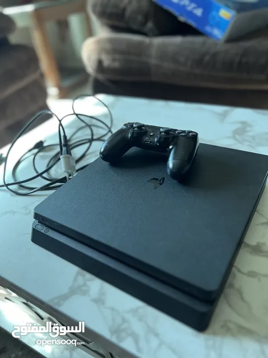 للبيع: PlayStation 4 Slim بحالة ممتازة + إيد أصلية + 15 لعبة.