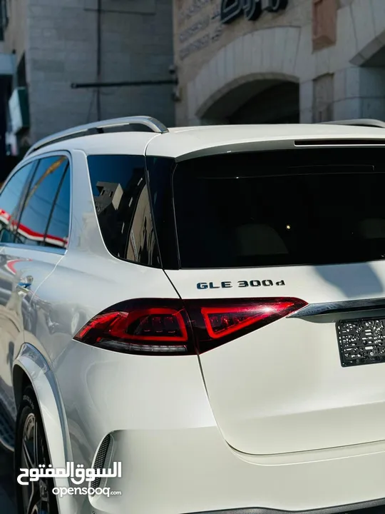 جيب مرسيدس GLE 300b  السيارة ب