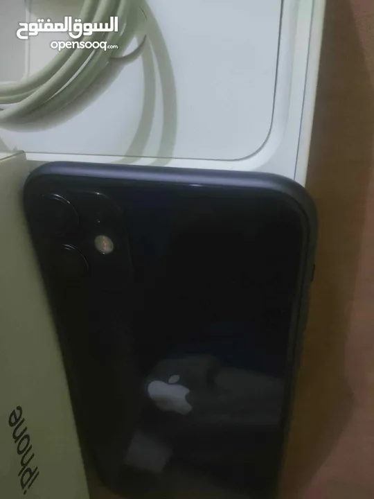 iphone 11 like new with box 64g