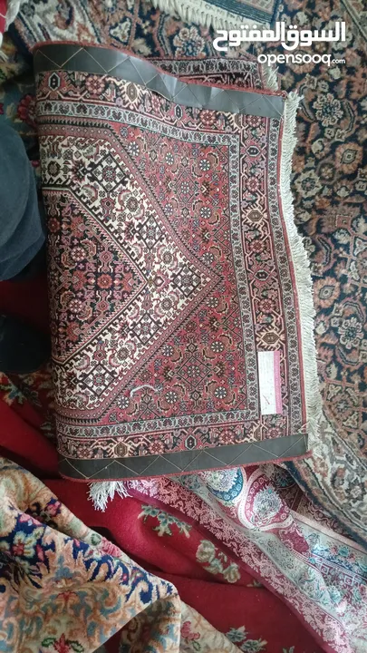 سجاد صوف و حرير ايراني صنع يدوي  رسومات هندسية يتميز عن باقي السجاد