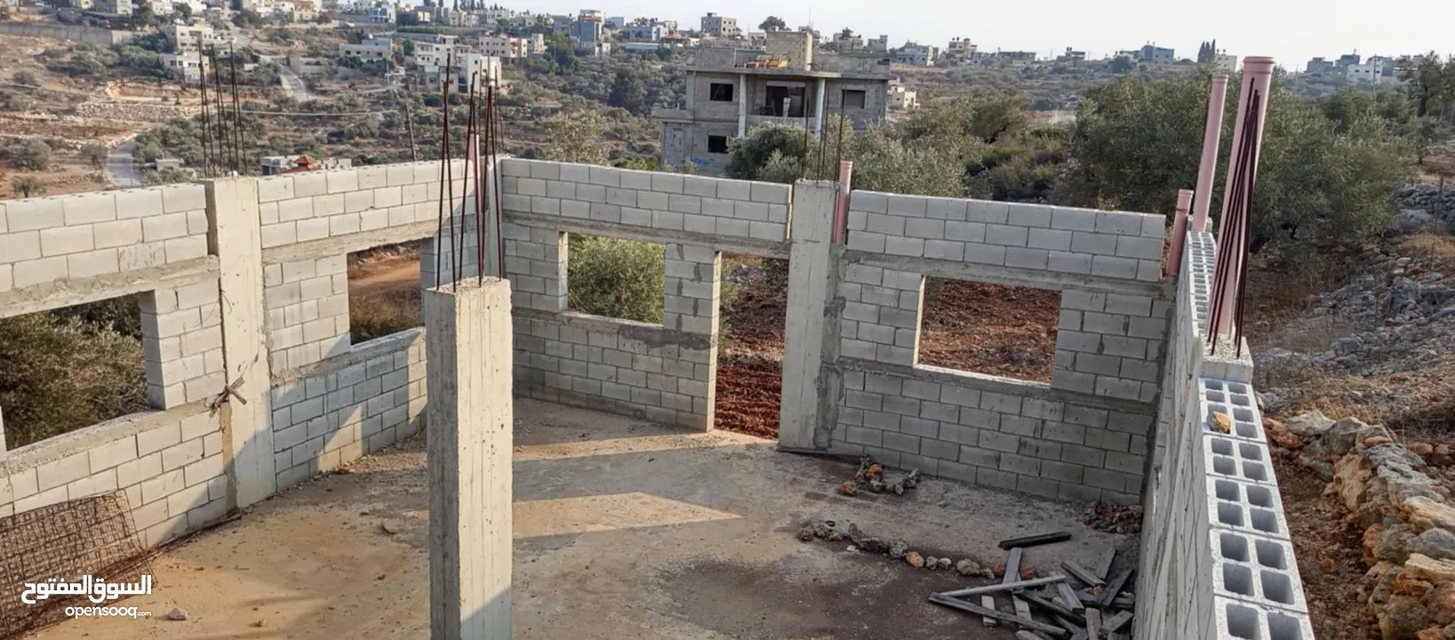 قطعة ارض مع بيت عظم للبيع