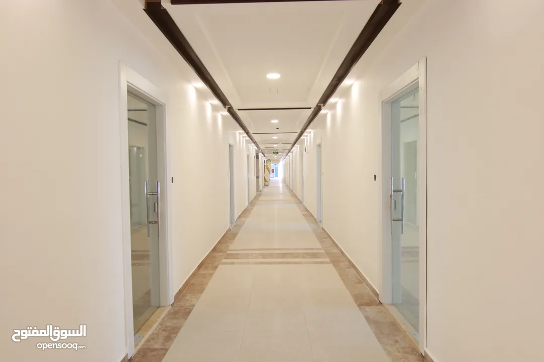 عيادة مساحة 58م (8) فاخرة للبيع من المالك في الشميساني جانب التخصصي (مجمع الحسيني الطبي)