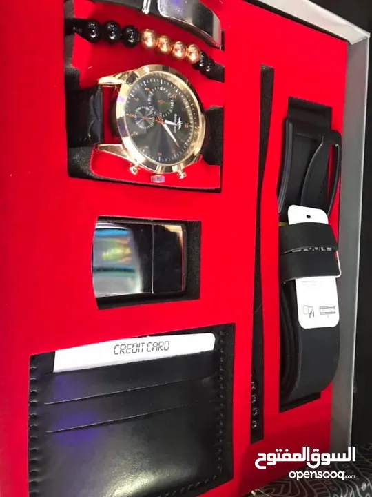 بكج ساعات رجالي أنيق يحتوي سبع قطع لكل منها مظهرها الخاص والمميز