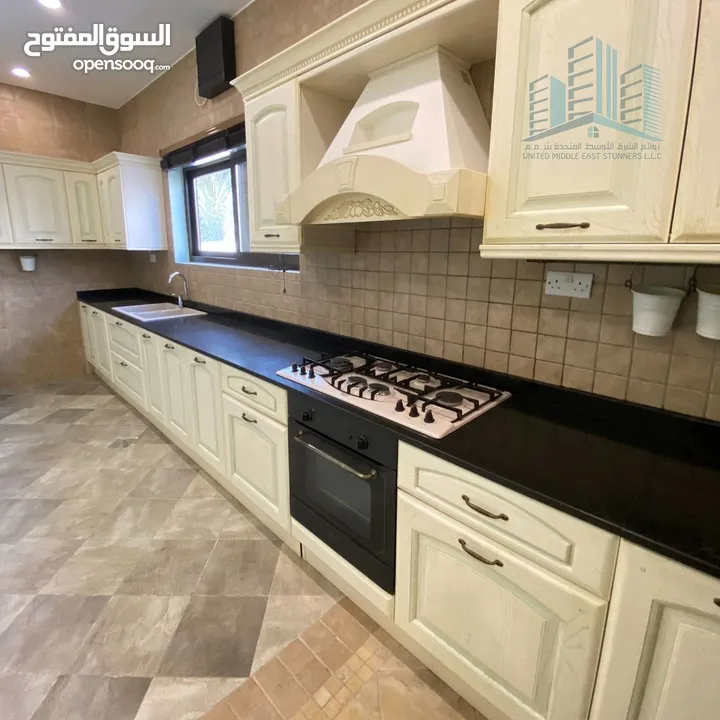 Beautiful 5+1 BR Villa / فيلا جميلة بديكور عريق