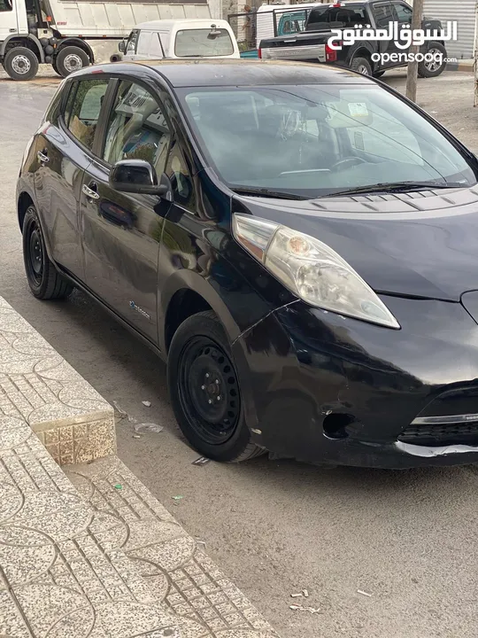نيسان ليف 2015